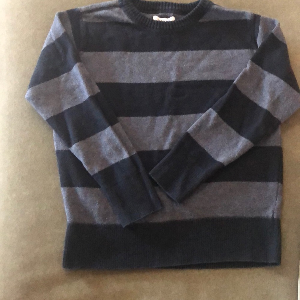 ⭐️SALE!!⭐️Boys sweater size 8-10